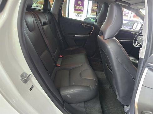 Used 2015 Volvo XC60 T5 Premier w/ Proximity Package image 16
