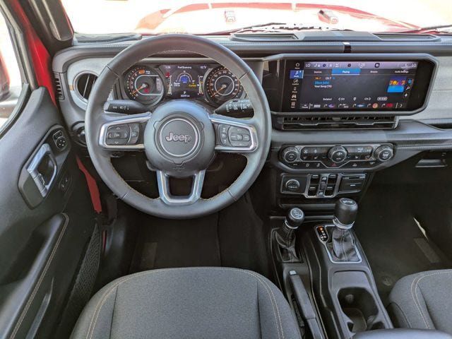 Used 2025 Jeep Wrangler Unlimited Sahara AWD/4WD image 16
