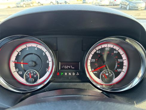 Used 2014 Dodge Grand Caravan SXT image 16