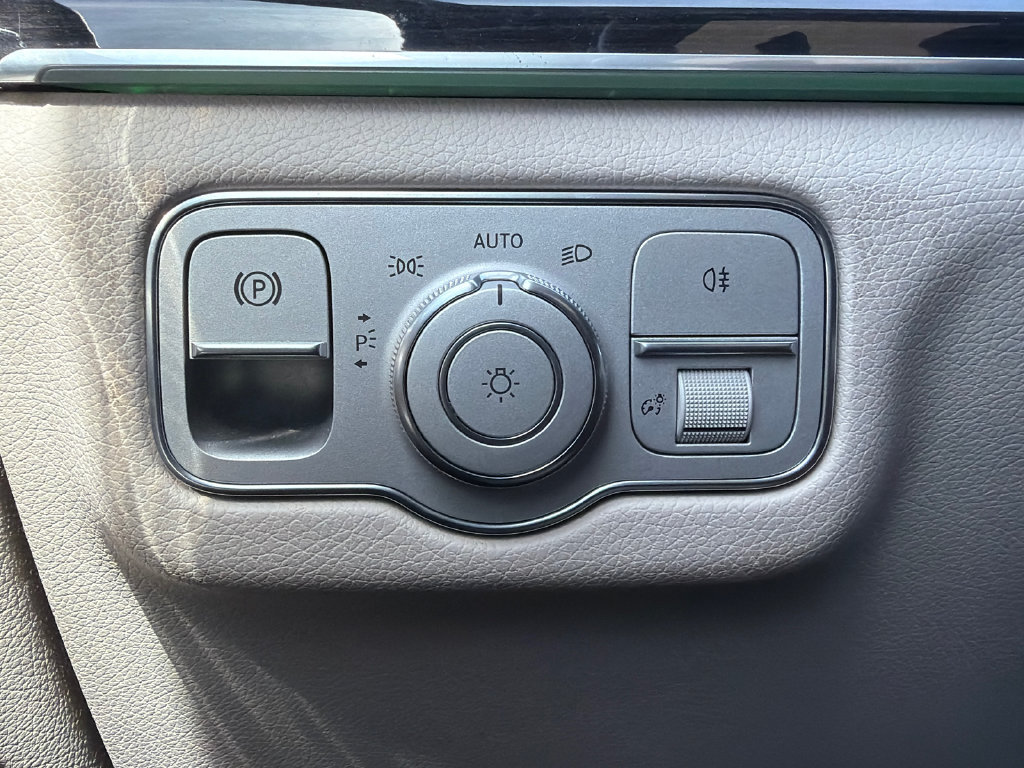 Used 2022 Mercedes-Benz GLS 450 4MATIC image 33