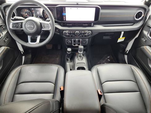 Used 2025 Jeep Wrangler Unlimited Sahara AWD/4WD image 32