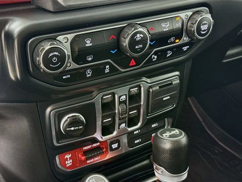 Used 2018 Jeep Wrangler Unlimited Rubicon AWD/4WD image 18