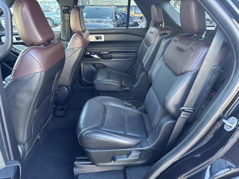 Used 2022 Ford Explorer Platinum image 14