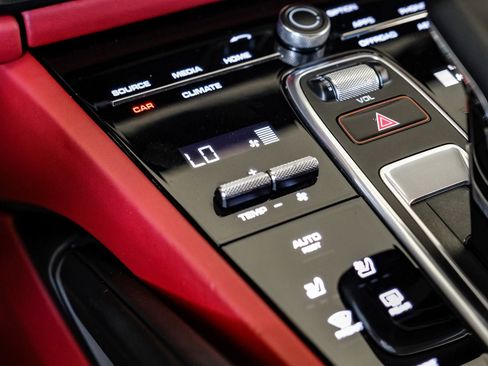 Used 2020 Porsche Cayenne AWD/4WD image 22