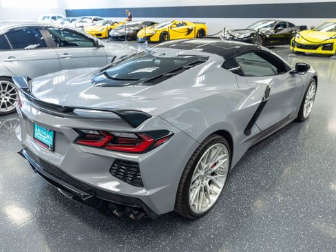 Used 2023 Chevrolet Corvette Stingray Preferred Cpe w/ Z51 Performance Package RWD image 6
