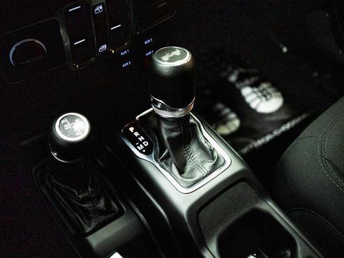 Used 2025 Jeep Wrangler Unlimited Sahara image 18