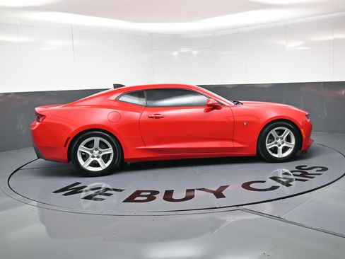 Used 2016 Chevrolet Camaro LT image 10