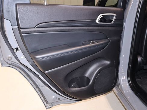 Used 2020 Jeep Grand Cherokee Altitude AWD/4WD image 14