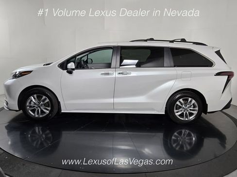 Used 2026 Toyota Sienna XLE FWD image 3