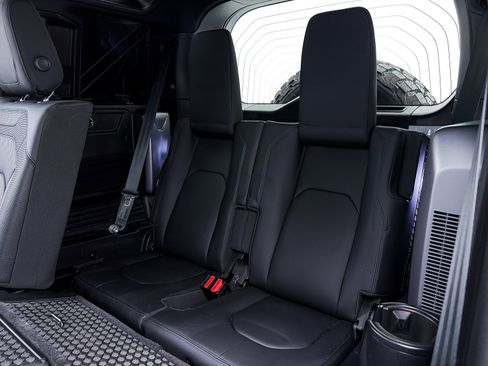 Used 2023 Land Rover Defender 110 X-Dynamic SE image 44