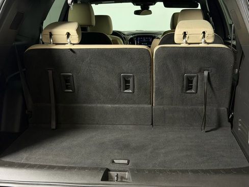 Used 2023 Chevrolet Traverse LT image 27