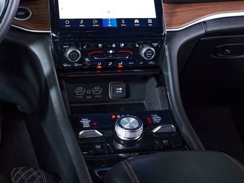 Used 2022 Jeep Grand Cherokee Summit w/ Luxury Tech Group V image 8