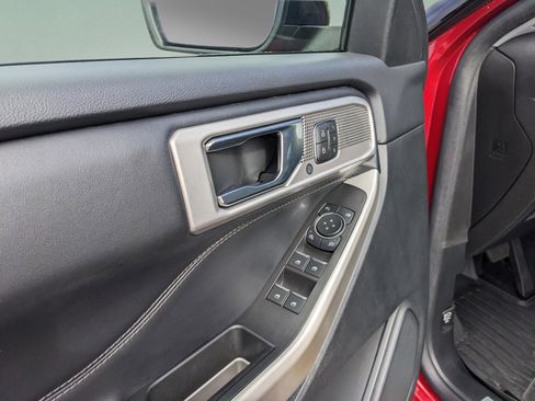 Used 2022 Ford Explorer Limited w/ Equipment Group 301A image 26