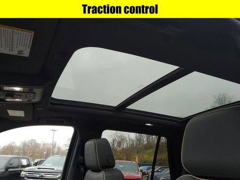 Used 2023 GMC Yukon SLT w/ SLT Premium Package image 23