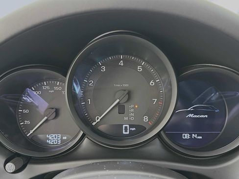 Certified 2025 Porsche Macan AWD/4WD image 15