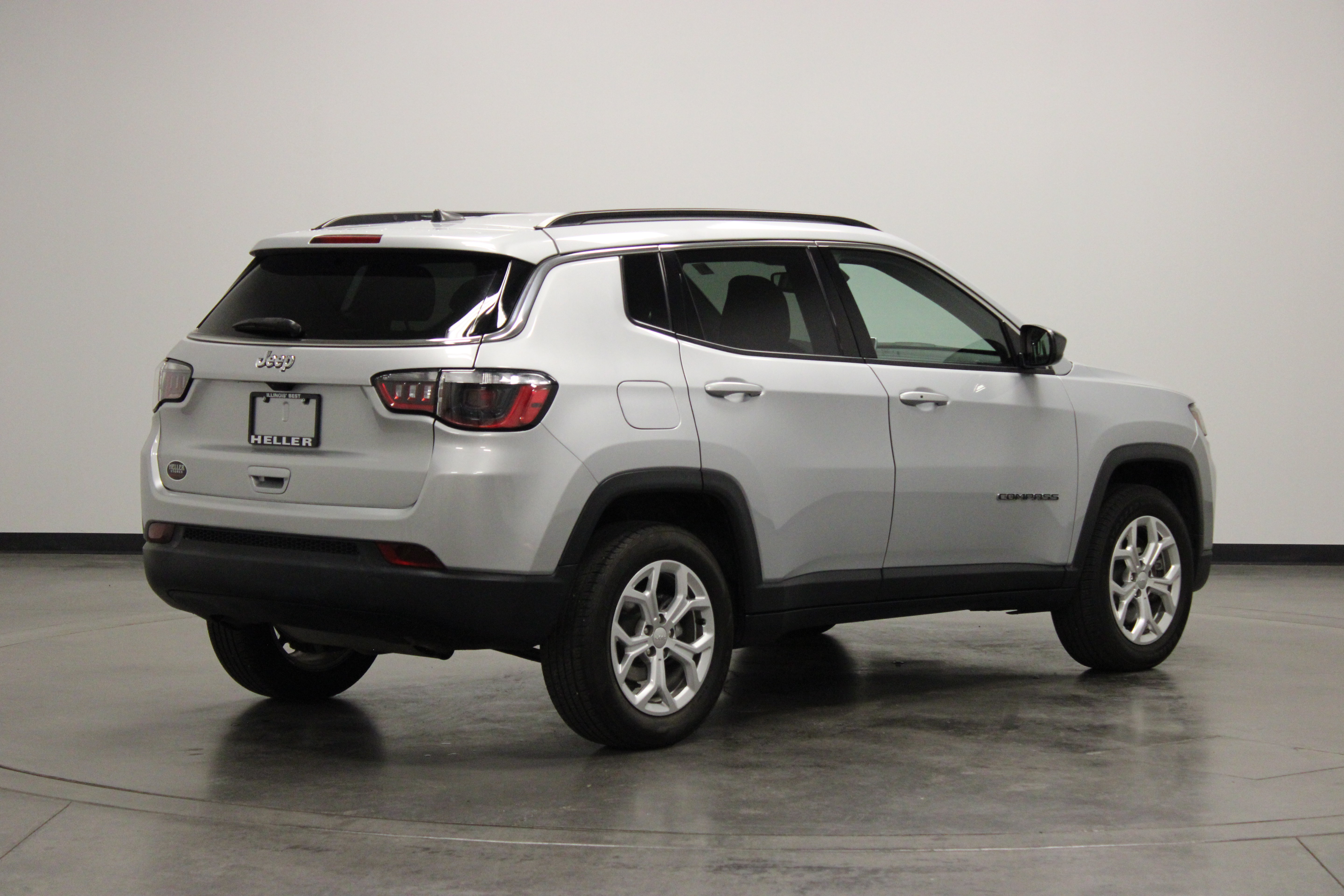 Used 2024 Jeep Compass Latitude AWD/4WD image 8