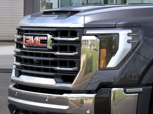 New 2026 GMC Sierra 3500 SLT w/ SLT Premium Package AWD/4WD image 13