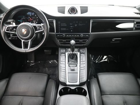 Certified 2021 Porsche Macan image 6