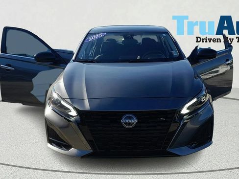Used 2025 Nissan Altima 2.5 SV FWD image 9