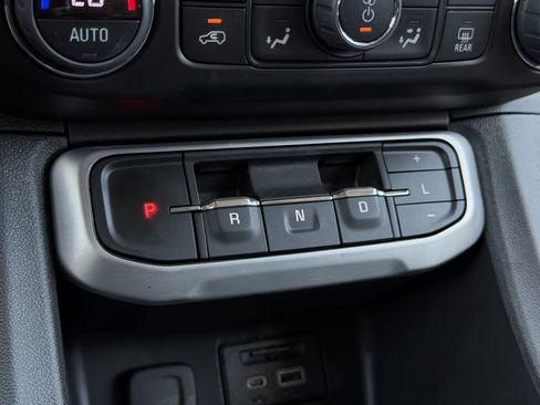 Used 2023 GMC Acadia SLT w/ Technology Package AWD/4WD image 27