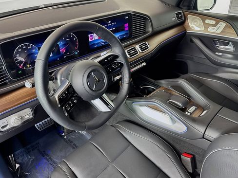 New 2025 Mercedes-Benz GLS 580 4MATIC image 9