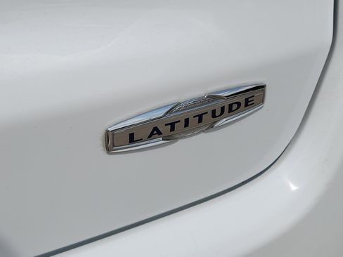 Used 2022 Jeep Compass Latitude FWD image 39