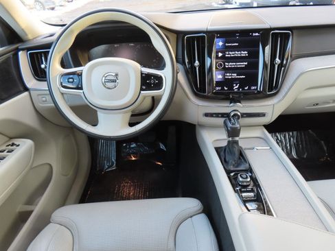 Used 2021 Volvo XC60 T5 Inscription w/ Climate Package image 12