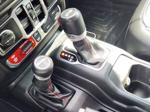 Used 2021 Jeep Wrangler Unlimited Rubicon w/ Xtreme Recon 35" Tire Package AWD/4WD image 22