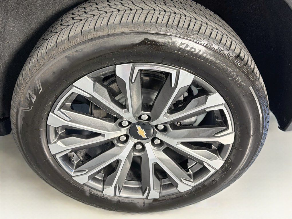 Used 2026 Chevrolet Suburban High Country AWD/4WD image 34