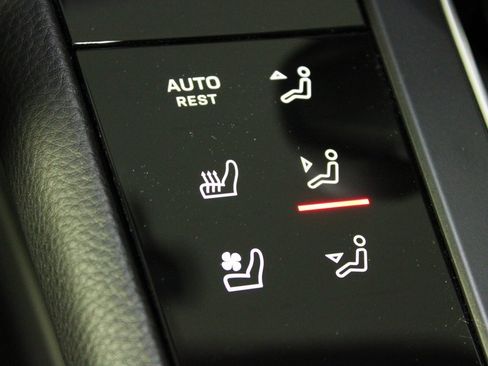 Used 2025 Porsche Macan Turbo image 29