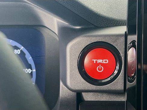 Used 2025 Toyota 4Runner TRD Off-Road Premium image 18