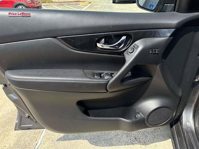 Used 2019 Nissan Rogue SL FWD image 18