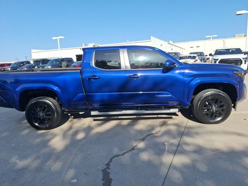 Used 2025 Toyota Tacoma SR5 RWD image 7