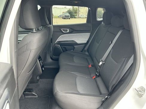 Used 2025 Jeep Compass Sport image 29