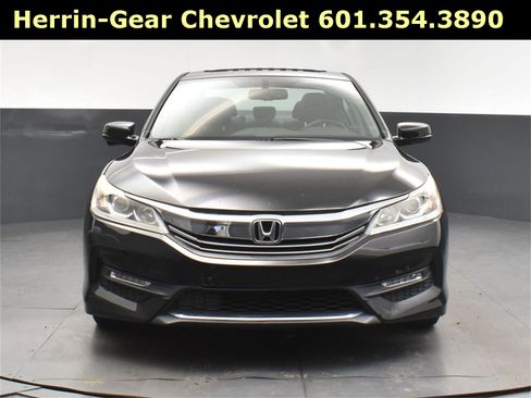 Used 2017 Honda Accord EX-L image 10