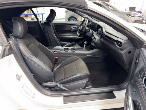 Used 2024 Ford Mustang Convertible RWD image 15