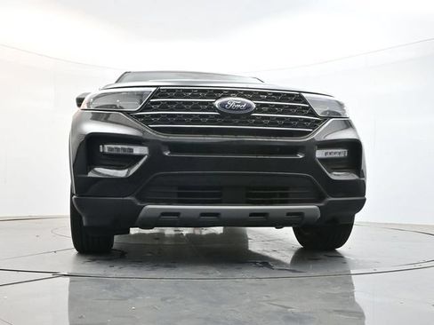 Used 2023 Ford Explorer XLT w/ Equipment Group 202A AWD/4WD image 18