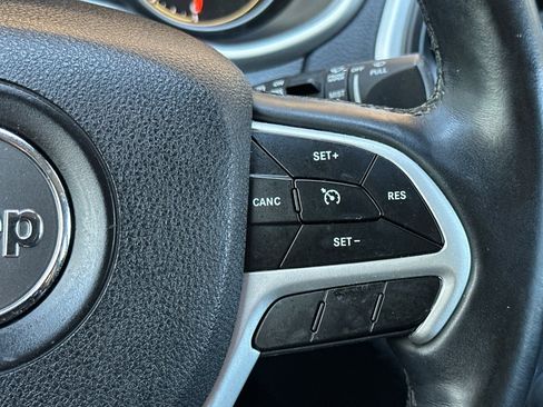 Used 2018 Jeep Cherokee Latitude Plus w/ Comfort/Convenience Group AWD/4WD image 28