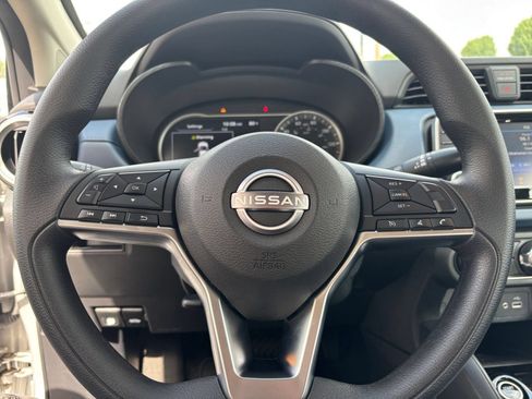 Used 2025 Nissan Versa SV FWD image 25