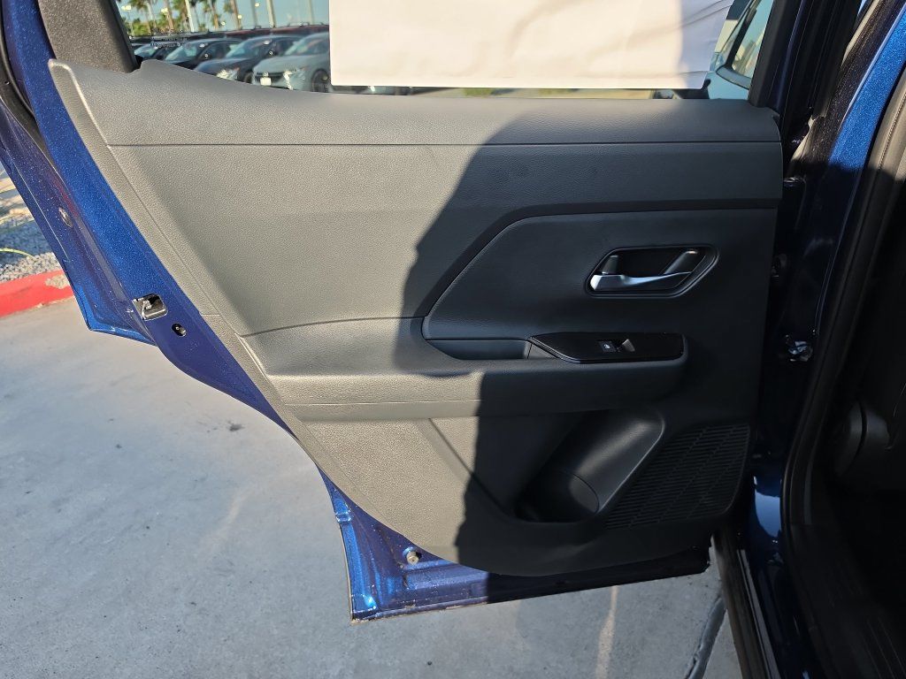 New 2027 Nissan Kicks SR AWD/4WD image 36