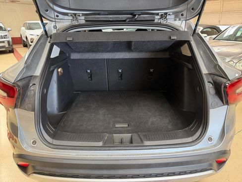 Used 2025 Chevrolet Trax LT FWD image 30