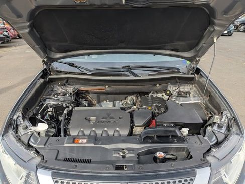 Used 2019 Mitsubishi Outlander SEL image 38