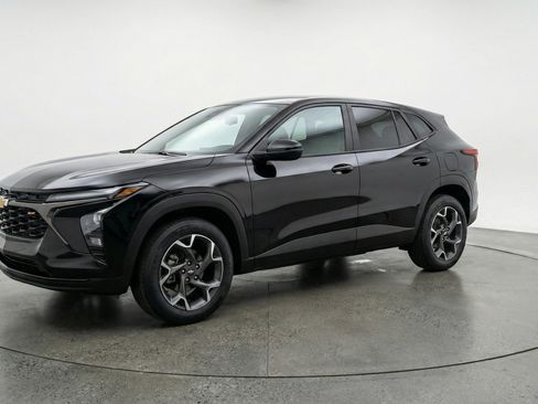 Used 2025 Chevrolet Trax LT image 3