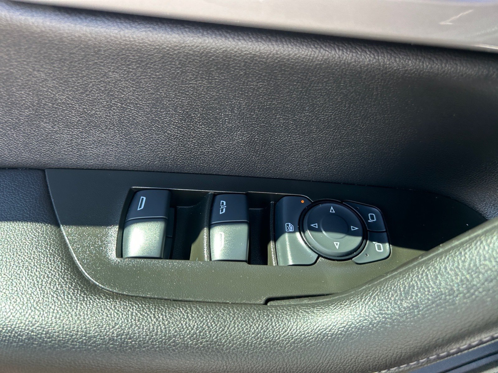 Used 2025 Chevrolet Blazer LT FWD image 21