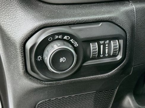 Used 2020 Jeep Wrangler Unlimited Sahara AWD/4WD image 16