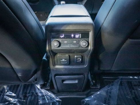 Used 2017 GMC Acadia SLT image 34