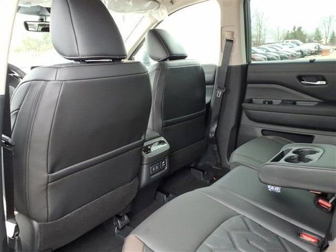 New 2026 Nissan Pathfinder Platinum image 27