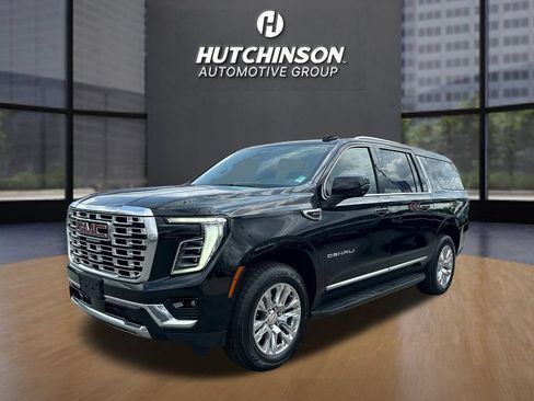 Used 2025 GMC Yukon XL Denali AWD/4WD image 3