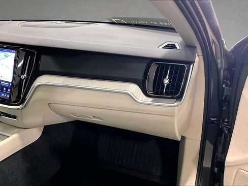 Certified 2026 Volvo V60 B5 Cross Country Plus w/ Protection Package Premier AWD/4WD image 26