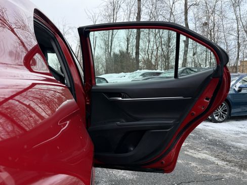 Used 2021 Toyota Camry SE image 30